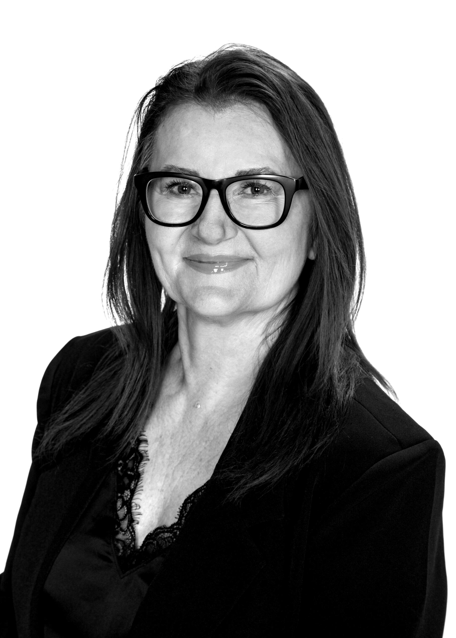 Ioneta-Lupse-2025-Website-scaled-blackwhite